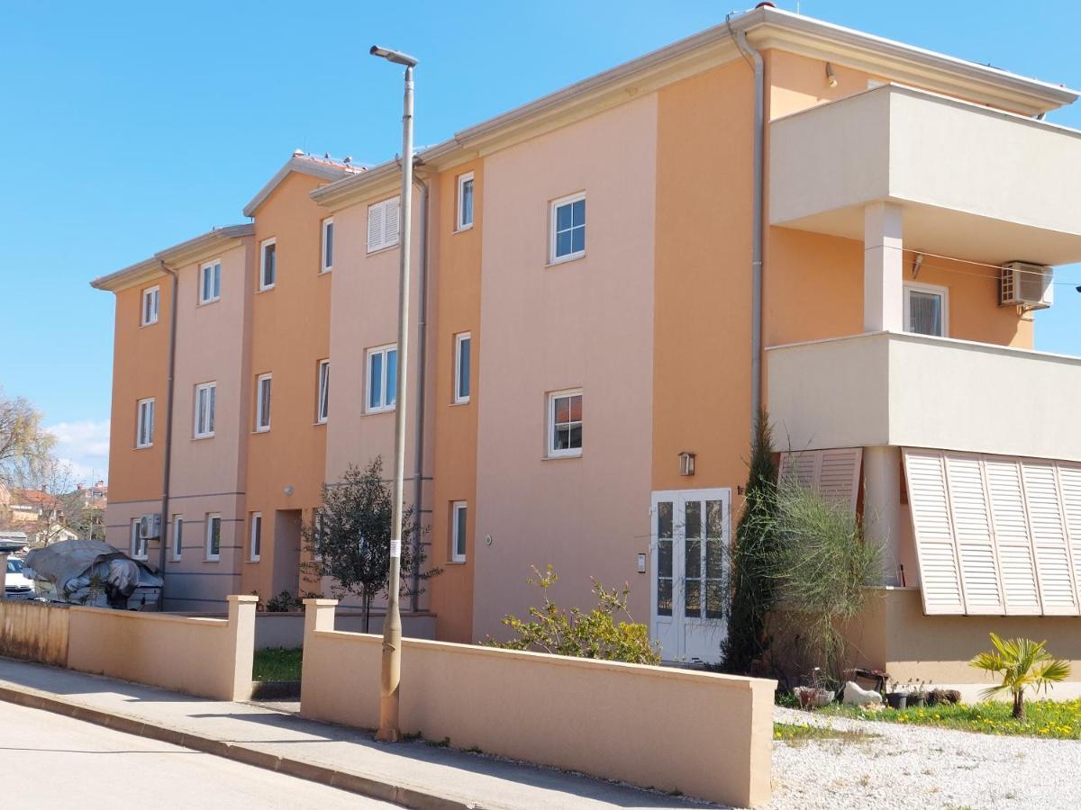Apartment Julia Funtana Exterior photo